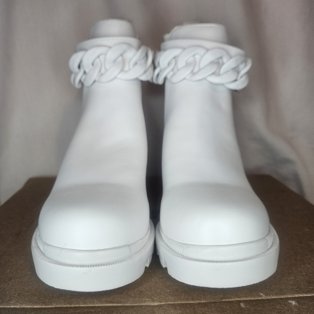 Steve Madden Amulet Chain Bootie Lug Heel White Sz 9 NWT Retail $130 - Picture 4 of 14